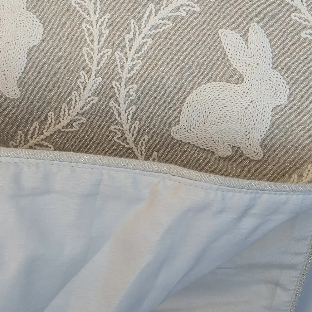 Decor shimmery embroidered